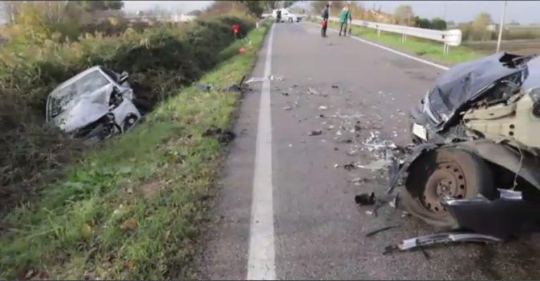 Le due auto coinvolte nello scontro frontale