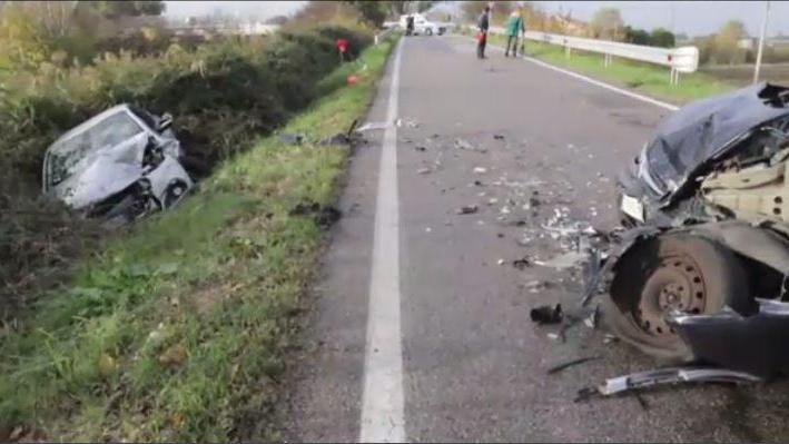 Le due auto coinvolte nello scontro frontale