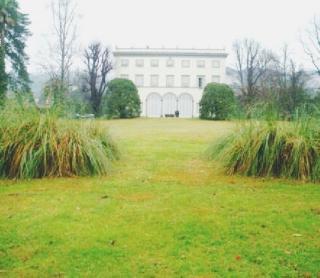 Villa Grabau e villa Torrigiani (a destra)