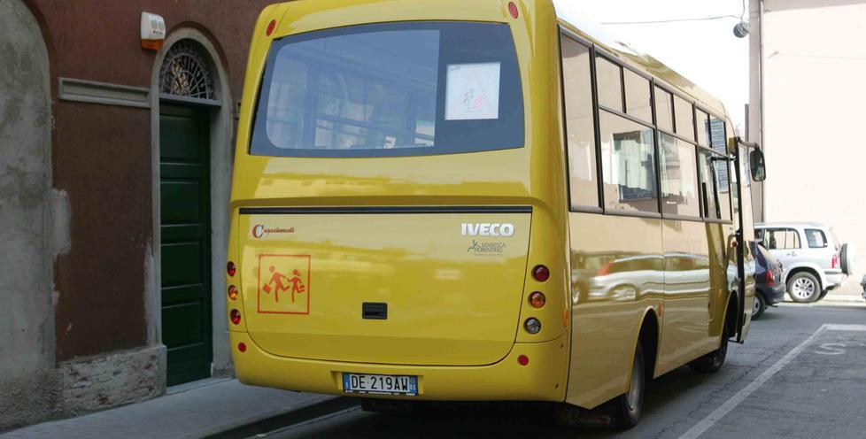 «Il trasporto scolastico senza i mezzi indicati nel bando» 