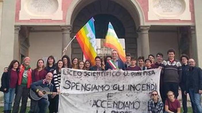 L’ex assessore con i suoi studenti a piedi alla Certosa per solidarietà