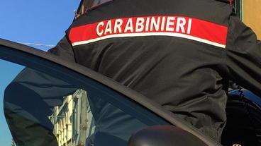 Ventenne pesta la moglie e si allontana da casa