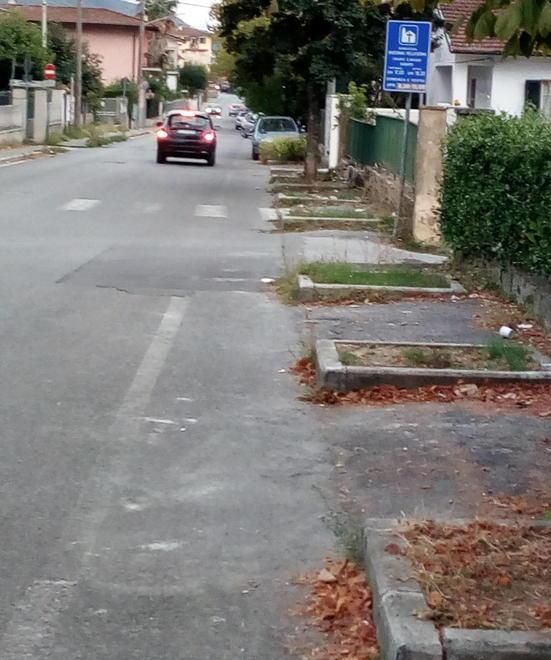 «Strade pericolosissime e malridotte: circolare alla Cervara è impossibile» 