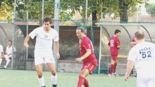 Tre momenti della festa-happening al Playground: Potito Starace in versione trequartista, la formazione che si è aggiudicato il minitorneo di calcetto grazie alle reti di uno scatenato Fognini e la squadra in maglia bianca, della quale facevano parte oltre al dottor Parra anche Starace e Volandri