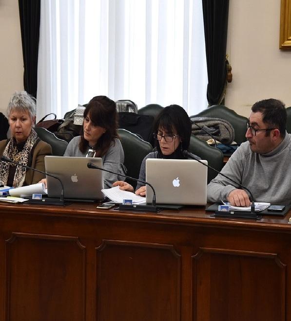 M5s all’attacco del sindaco «Pare sia in un talent show» 