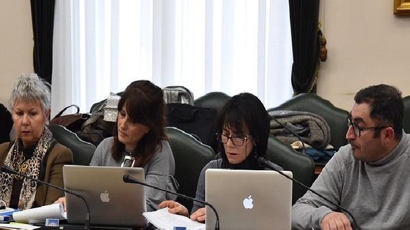 M5s all’attacco del sindaco «Pare sia in un talent show»