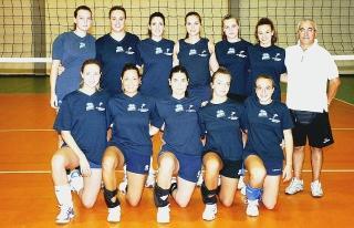 Il gruppo della Conforti gomme Certaldo che parteciperà al prossimo campionato di serie C di volley