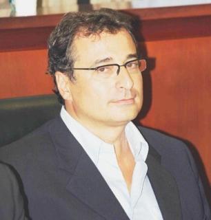 Da sin. il sindaco Luca Lunardini, il vice Alberto Benincasa, il centro congressi Principe di Piemonte
