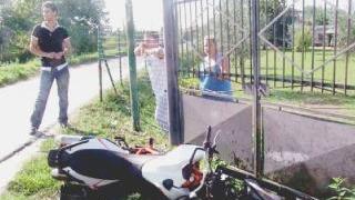 Sopra il camion fermo in via Crisfoforo; in alto a destra la motocicletta a terra