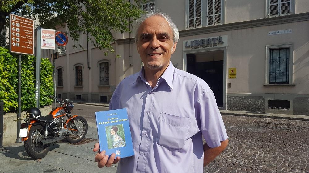 Ermanno Mariani con il libro