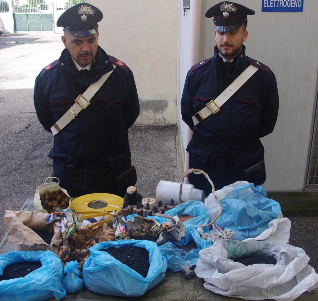 Trenta chili di esplosivo in casa, in cella un 42enne