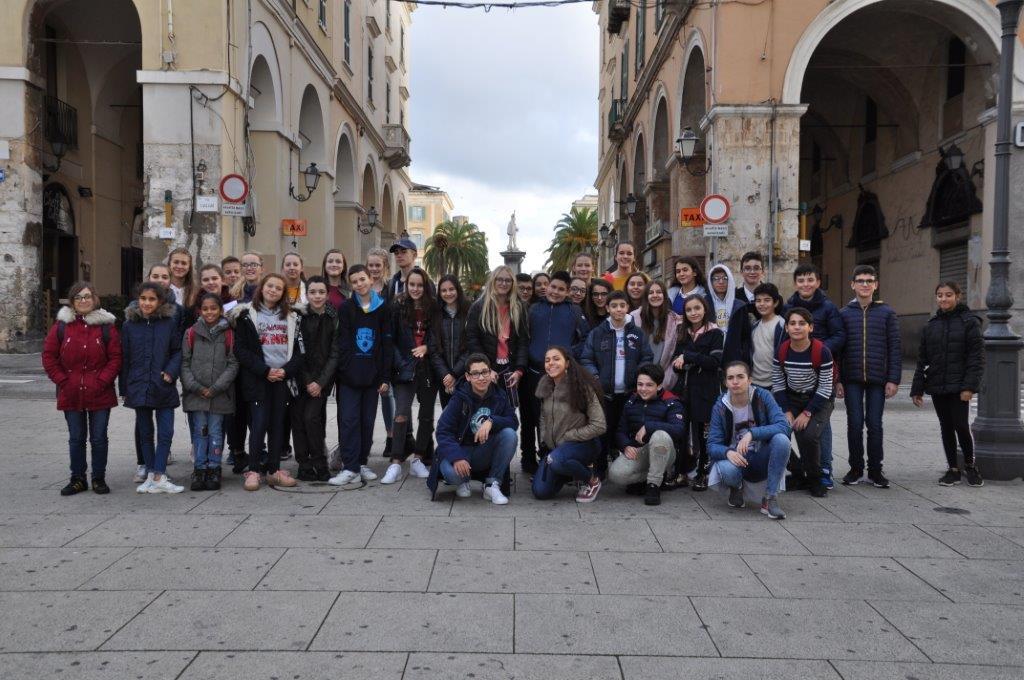 I ragazzi di Erasmus in piazza Castello