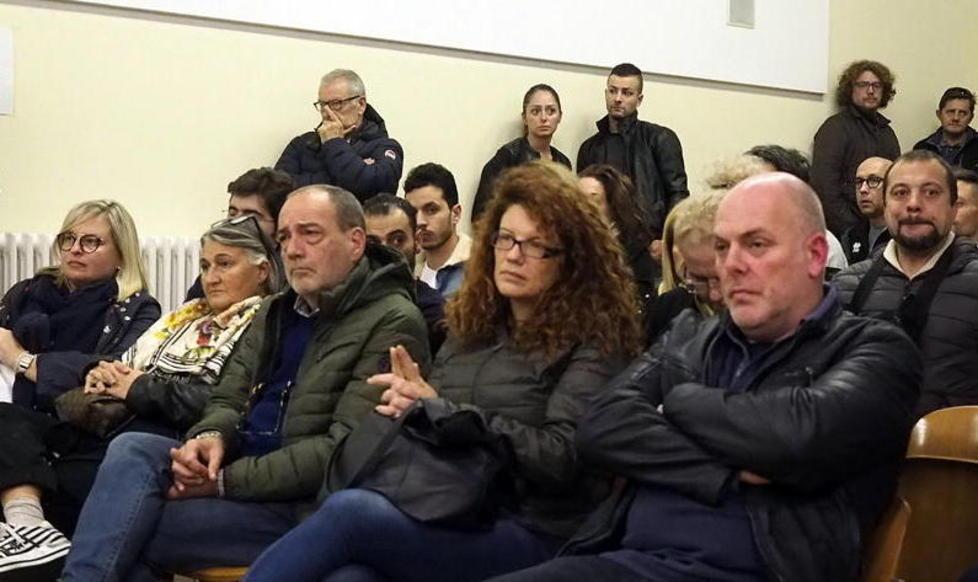 Bar e negozi presi di mira Venerdì il Comitato 