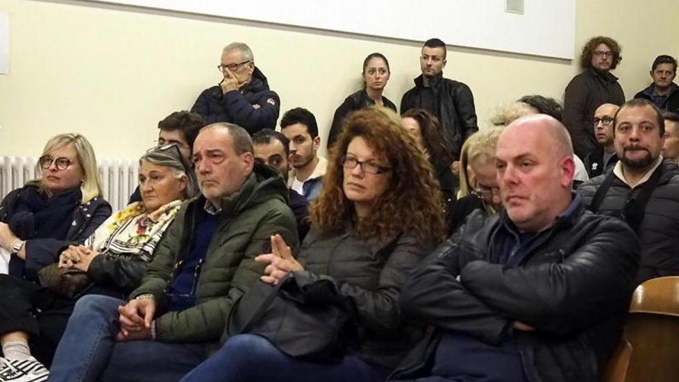 Bar e negozi presi di mira Venerdì il Comitato