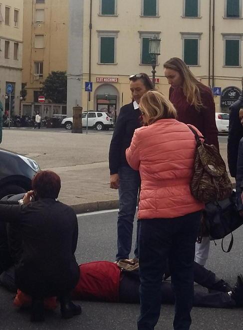 Donna investita sulle strisce
