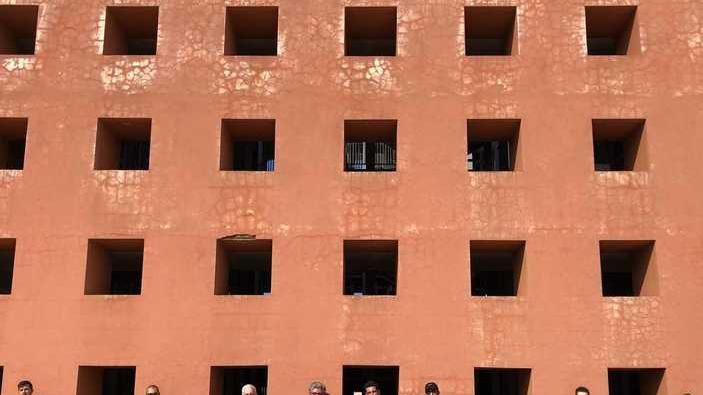 L’archistar Eisenman in visita il cimitero nuovo di Aldo Rossi
