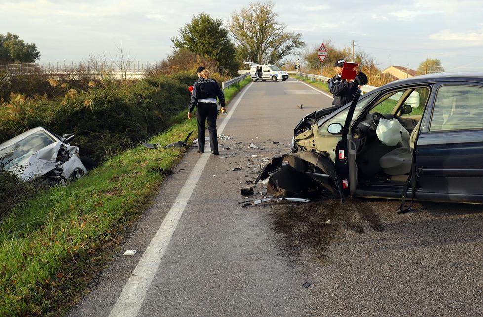 Schianto tra due auto Tre feriti all’ospedale