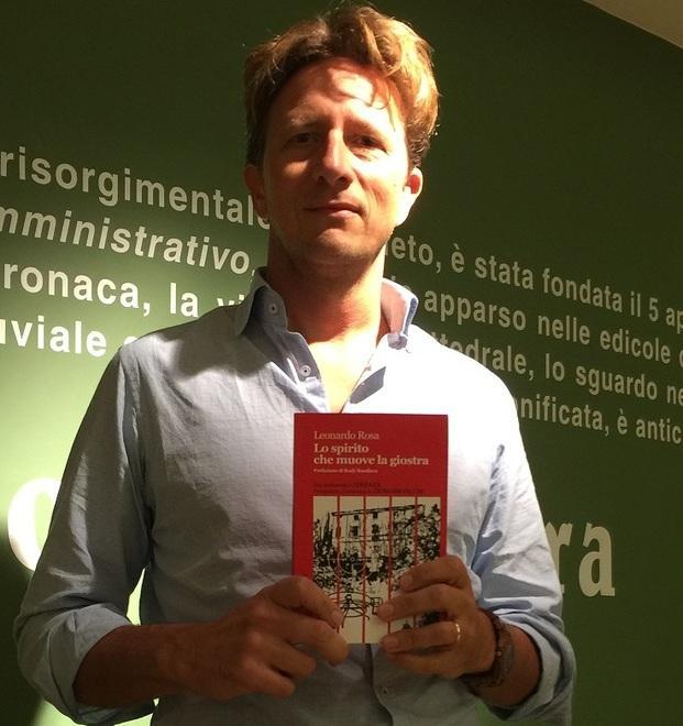 Oggi alla Feltrinelli il giallo firmato... Rosa 