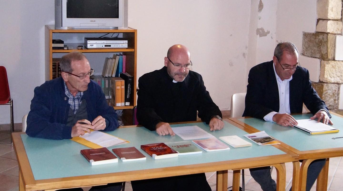 Careddu dona i suoi libri al Comune 