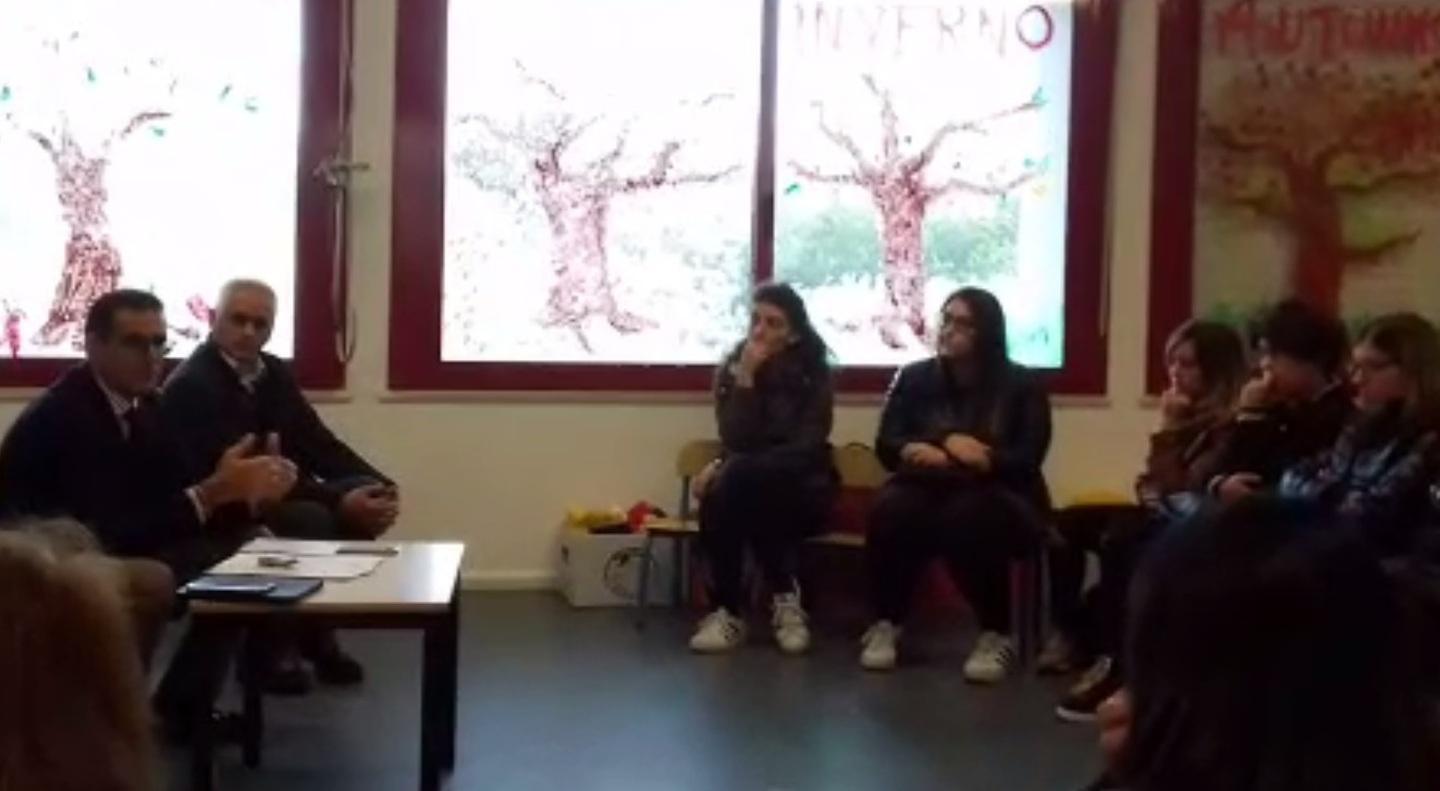 Calcinacci in bagno, scuola chiusa 