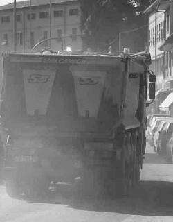 Camion del marmo in transito alla Lugnola