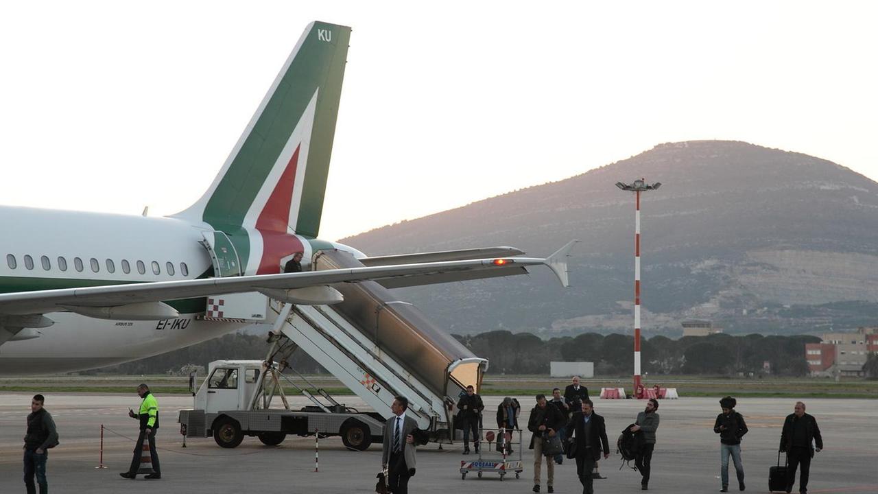 Alghero raddoppia il collegamento aereo per Milano 