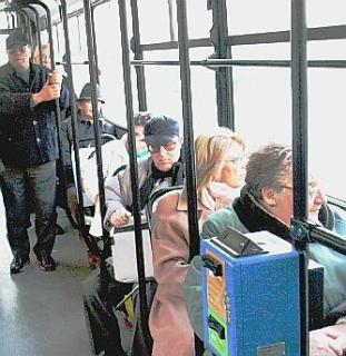 Passeggeri su un bus dell’Atl