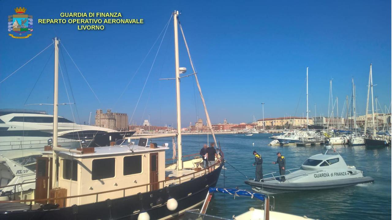 Il proprietario non paga l'Iva, barca sequestrata in porto