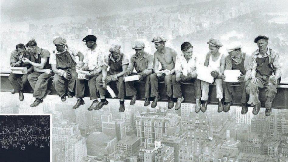 "Colazione in cima al grattacielo", una celebre foto pubblicata da "Time" nel 1932 e divenuta simbolo delle lotte proletarie. Nel riquadro a sinistra, la copertina di "Diseguali"