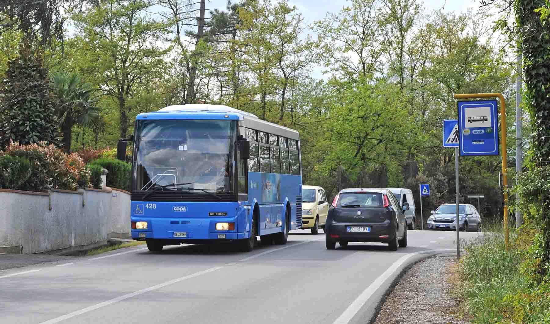 Pretendevano di viaggiare sull'autobus senza biglietto: denunciati in quattro