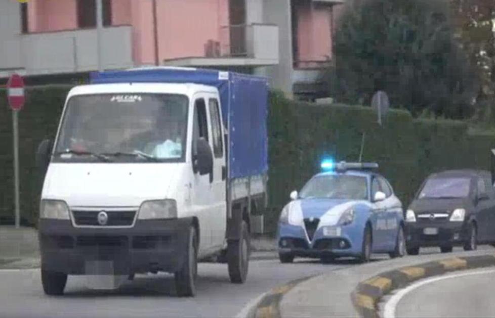 Caporalato, il racconto dei braccianti-schiavi: "Accettavo quel lavoro per mandare soldi a casa" 