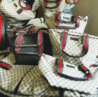 False borse col marchio di Gucci A Calenzano ce n’era un deposito pieno
