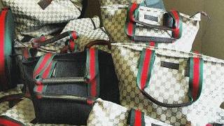False borse col marchio di Gucci A Calenzano ce n’era un deposito pieno
