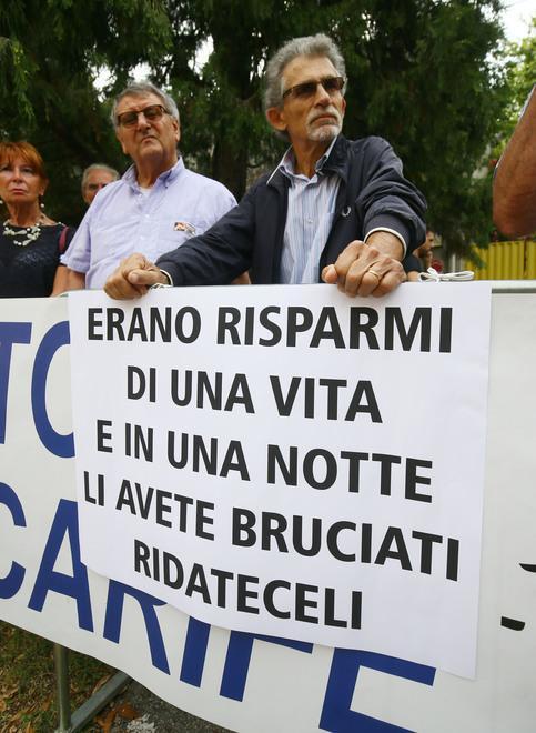 Azzerati ancora a Roma tra timori e speranze «Servono 14 miliardi» La rabbia degli esclusi
