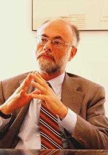 A sinistra, il procuratore Francesco De Leo; sopra, l’avv. Alberto Uccelli; sotto, l’avv. Vito Vannucci