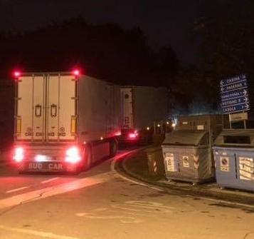 Un altro camionista tradito dal navigatore: è polemica 