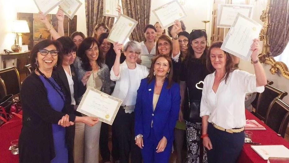 Simona Artanidi. Il bon ton entra in azienda Nasce Etiquette Italy galateo dei rapporti d’affari