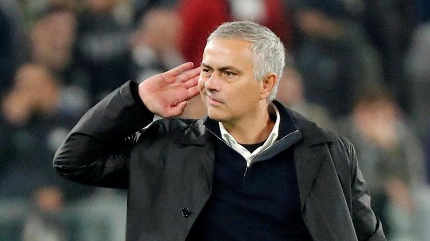 La mano tesa all'orecchio dopo che lo Stadium della Juve si è zittito per il ko in Champions