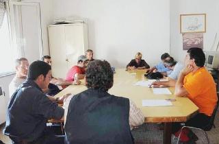 La riunione sindacale in cantiere dopo la notizia da Roma