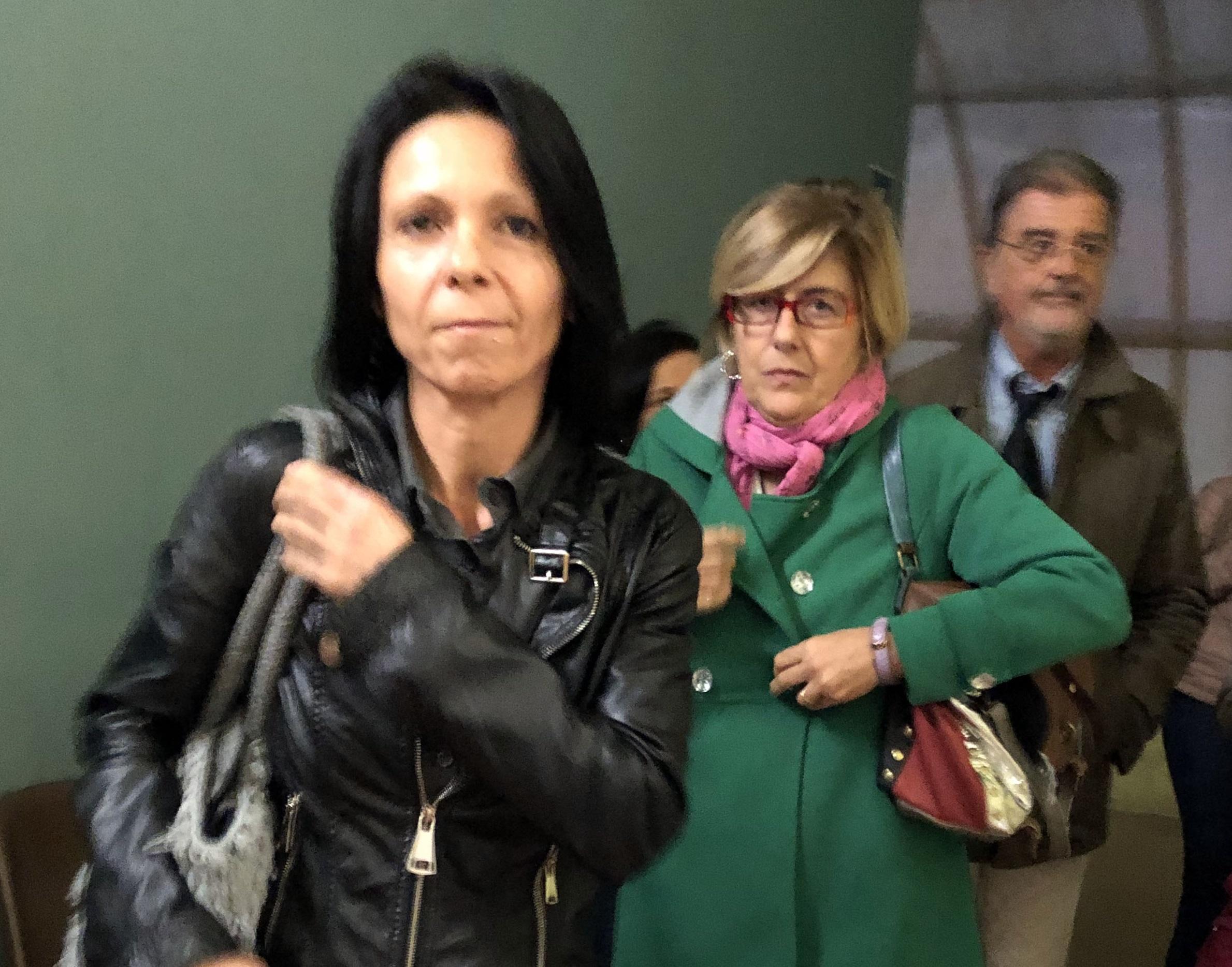 Lara Mazzoni all'uscita dall'aula dopo la sentenza