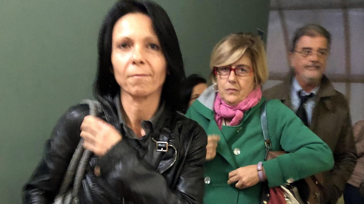 Lara Mazzoni all'uscita dall'aula dopo la sentenza