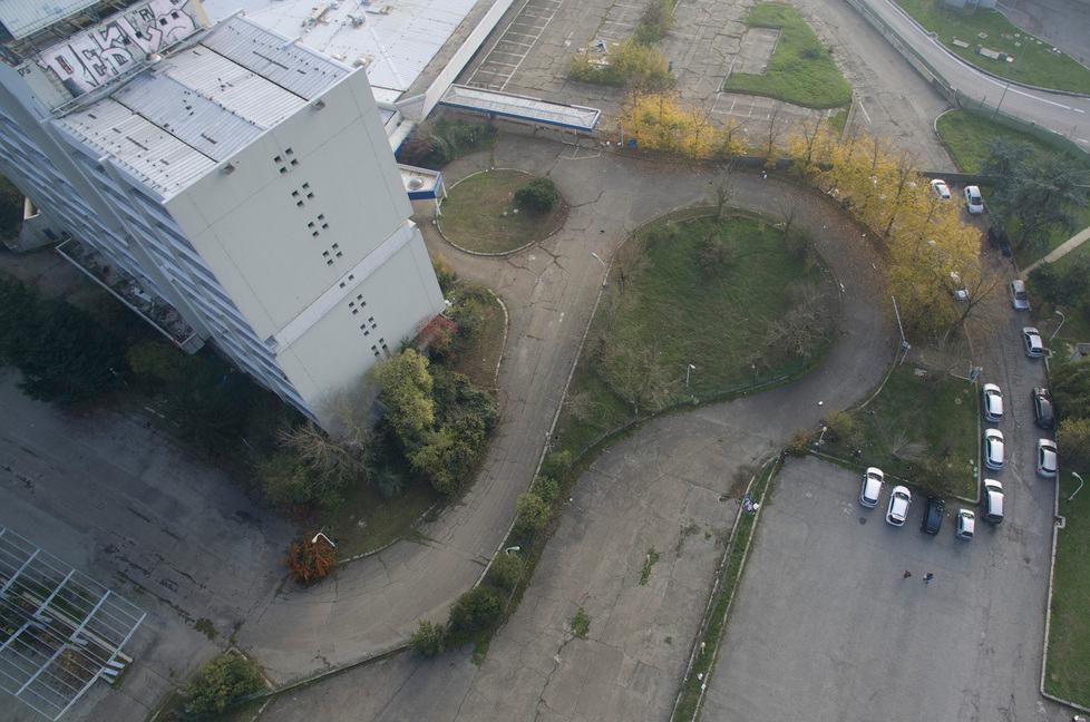 Accoltellato accanto all’ex hotel Idea  a Modena, quasi una terra di nessuno