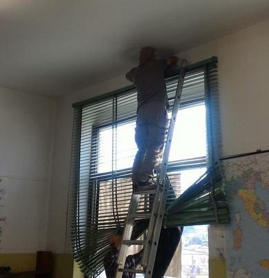 Riparata la veneziana nella scuola di Quiesa