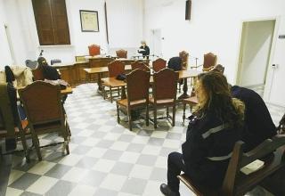 Un’udienza in tribunale a Pontedera e i carabinieri
