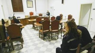 Un’udienza in tribunale a Pontedera e i carabinieri