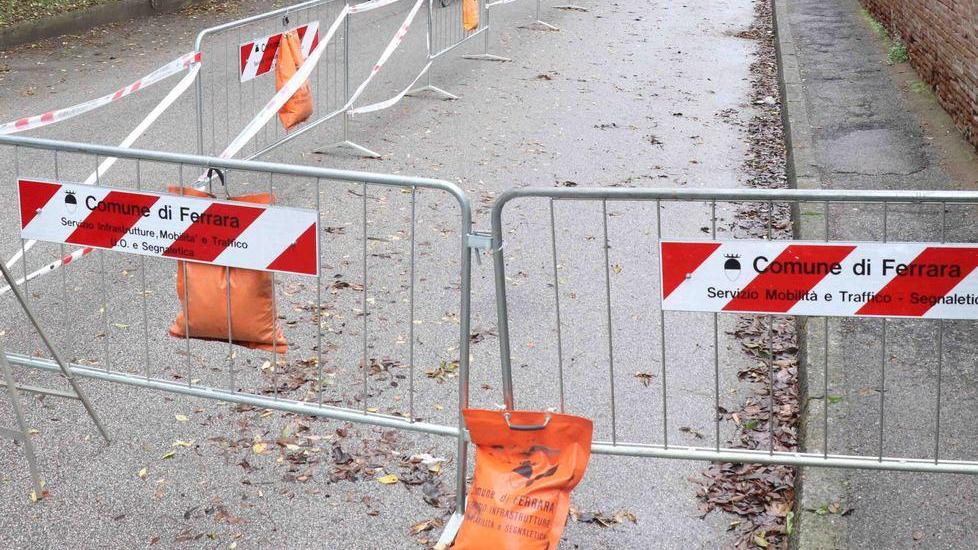 Il muro resta pericolante