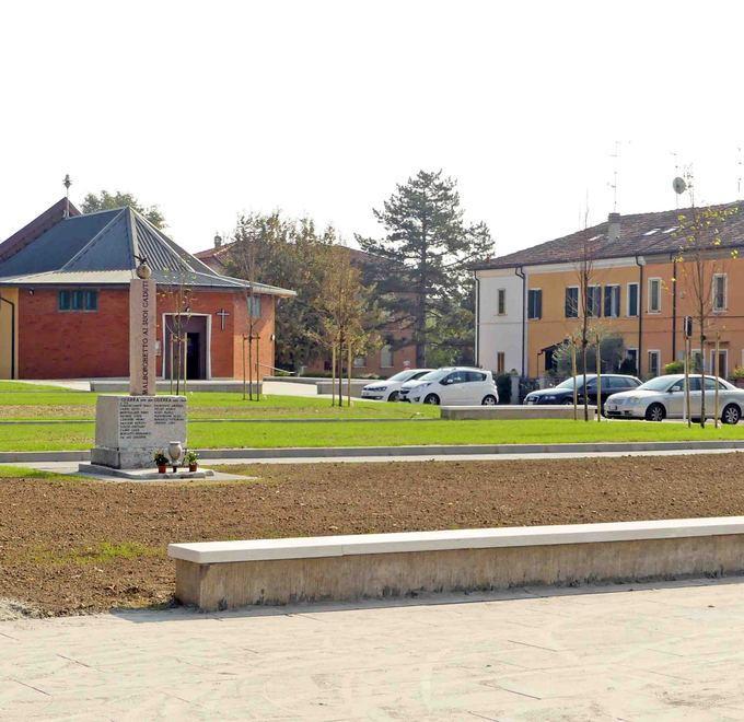 Tutta una comunità in festa per la piazza “Don Denti” 