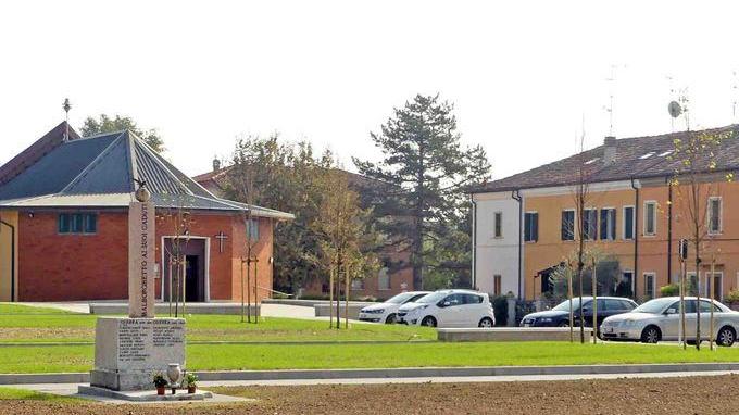 Tutta una comunità in festa per la piazza “Don Denti”