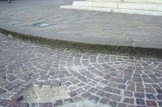 <strong>BRUTTURE </strong>in piazza Dante e nella vicina via Mazzini