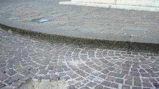 <strong>BRUTTURE </strong>in piazza Dante e nella vicina via Mazzini